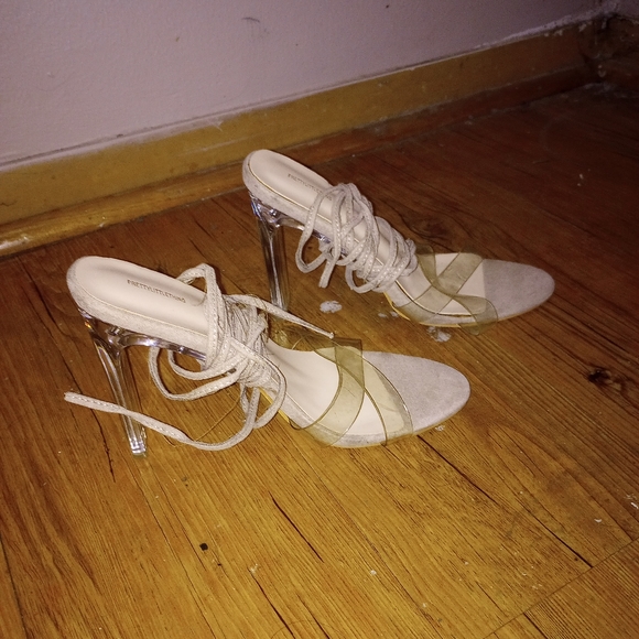 Pretty little things Sandals - Picture 2 of 3